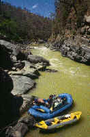 Canotaje en el rio Tumbes.