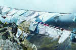 Banderas al viento, constante smbolo de oracin budista. Renzo Uccelli